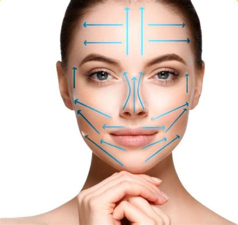 detail tváre s jemnou pokožkou a jemnými vráskami