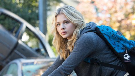 Plakát k filmu Let Me In s Chloë Grace Moretz v hlavní roli.