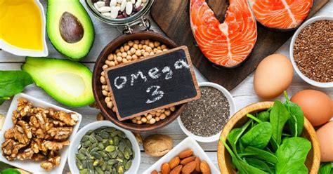 Ilustrácia znázorňujúca potraviny bohaté na zinok, vitamín D a omega-3 mastné kyseliny.