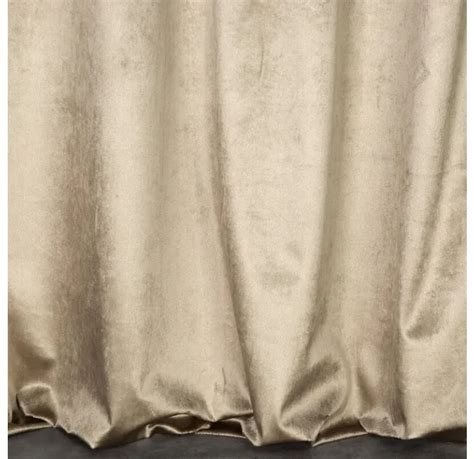 ilustračné foto pier s jemným leskom a plnosťou