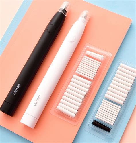 Ilustračná fotografia ultrazvukového kavitačného peelingového prístroja s rôznymi nástavcami