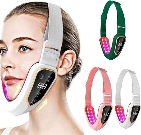 obrázok detskej tváre s typickými prejavmi novorodeneckého akné