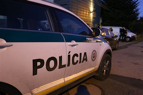 Ilustračná fotografia mikroskopických organizmov v kozmetickom produkte.