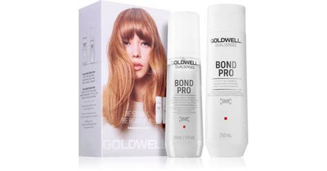 fľaše produktov značky Goldwell na starostlivosť o vlasy