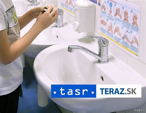 Ilustrácia znázorňujúca správnu techniku nanášania emoliencií na pokožku