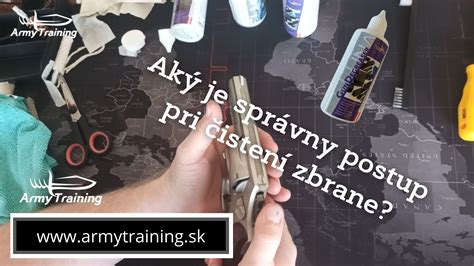 Infografika zobrazujúca správny postup aplikácie pleťového peelingu.