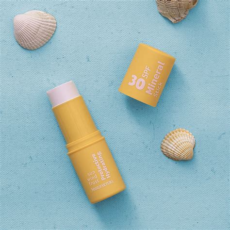 Porovnanie dvoch variantov rozjasňovača Manufaktura: tyčinka a sypký produkt