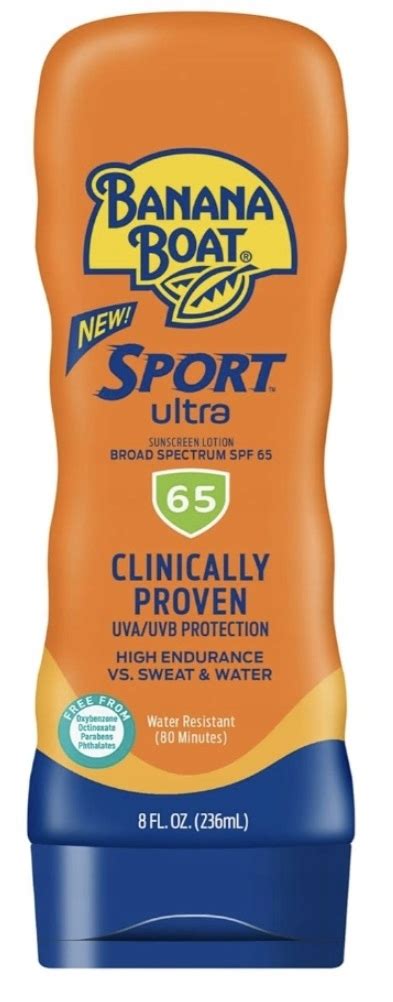 fľaša s domácim opaľovacím krémom na drevenom pozadí