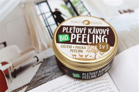 Detailný záber na textúru kávového peelingu MARK scrub