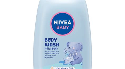 fotografia dieťaťa počas kúpeľa s produktom Nivea Baby