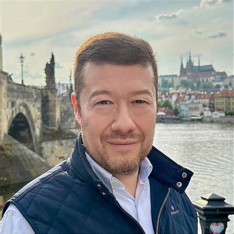 Schéma pôsobenia silymarínu na organizmus: od podpory pečene až po antioxidačnú ochranu pokožky.