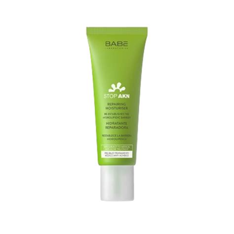 Detailný záber na balenie čistiaceho gélu Babé Stop AKN s textúrou produktu