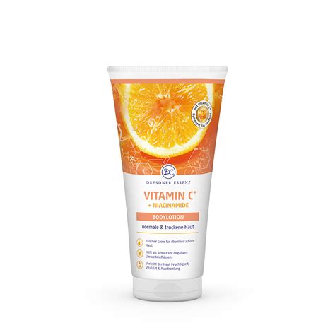 Koláž kozmetických produktov s aktívnymi depigmentačnými zložkami (napr. vitamín C, niacinamid)