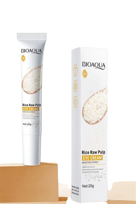 fľaša s ľahkým fluidom na zmatnenie a hydratáciu pleti