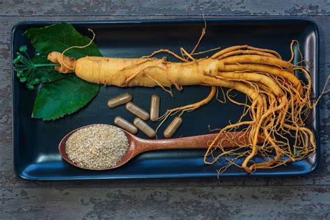 Fotografie alebo ilustrácie kľúčových zložiek ako ženšen, centella asiatica, fermentované extrakty