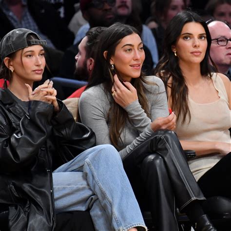 Hailey Bieber, Kendall Jenner a ďalšie celebrity na spoločnej fotke
