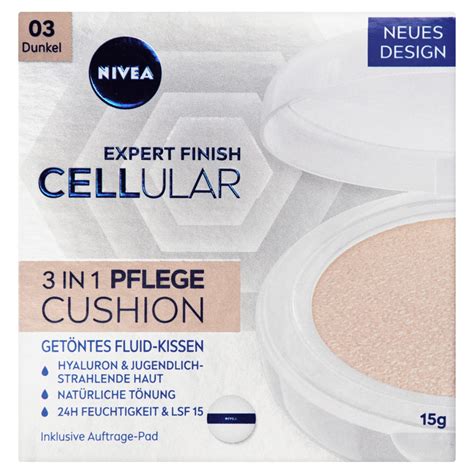 Tematické foto: make-up Nivea Hyaluron Cellular Filler v hubke na bielej podložke