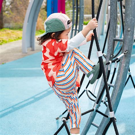 Ilustrácia pokožky s UV žiarením a ochranou