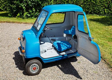 Fotografia Peel P50 z aukcie, zdôrazňujúca jeho zberateľskú hodnotu