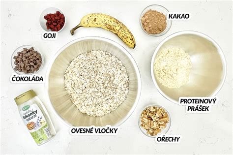 Foto: Miska s ingredienciami na domácu masku (banán, med, ovsené vločky)