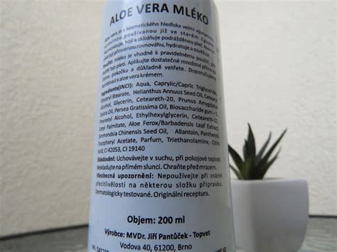 infografika zobrazujúca základné prírodné suroviny (oleje, aloe vera, mlieko) a ich výhody pre pleť