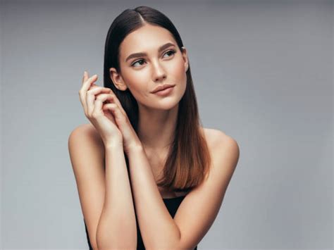 Mladá ázijská žena s dokonalou pleťou