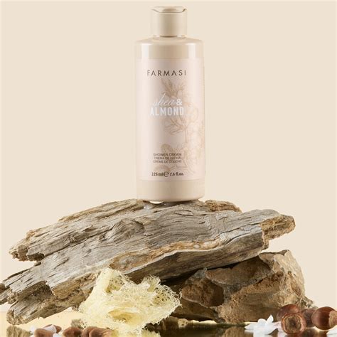 Produktový obrázok Farmasi spevňujúceho telového peelingu Shea & Almond