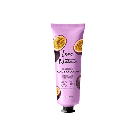 Tematické foto: Levanduľové pole alebo fľaštička levanduľového pleťového krému Oriflame Love Nature