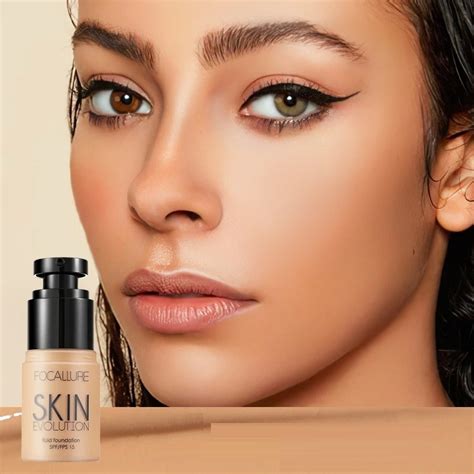 Ukážka rôznych produktov na rozjasňujúci make-up