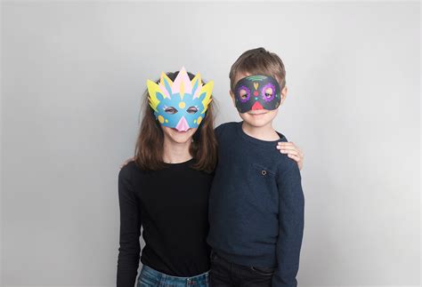 fotografia tvárovej masky z ílu