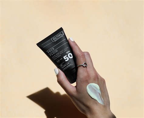 fotografia produktov s vysokým SPF faktorom a jemných čistiacich prostriedkov