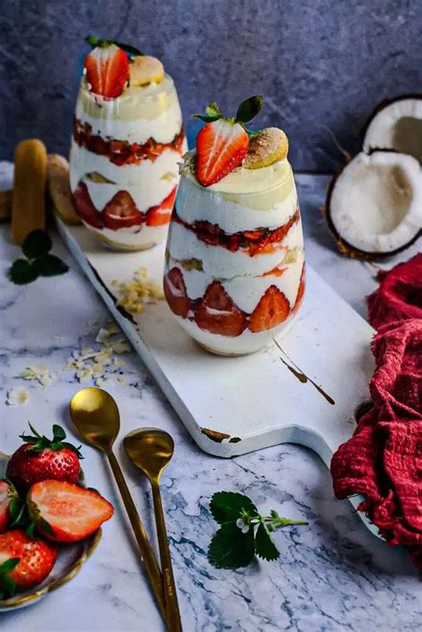 Fotografia vrstvených raňajok v pohári