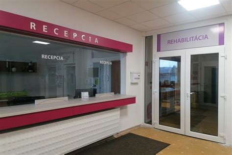 Tematické foto: Pohľad na recepciu modernej polikliniky alebo ordinácie lekára