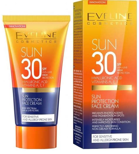 Produktová fotografia tuby Eveline Cosmetics Suncare bieliaceho opaľovacieho krému na tvár SPF 50 s detailom na textúru krému