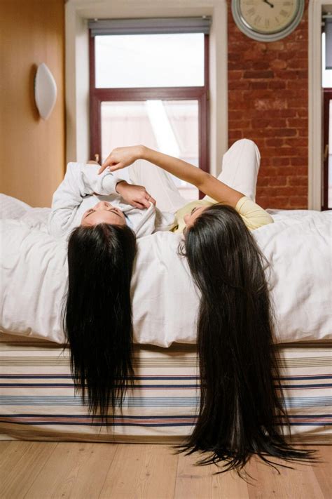 ilustračná fotografia ženy s dlhými, zdravými vlasmi