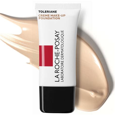 Tematická fotografia: Žena nanáša make-up La Roche-Posay Toleriane na tvár, zdôrazňujúc prirodzený vzhľad a pokrytie nedokonalostí.