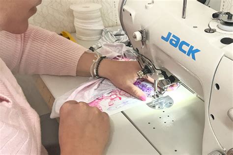 Detailný pohľad na proces fagocytózy.