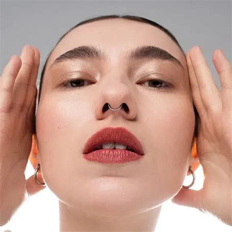 Fotografia: tínedžerka sa stará o pleť