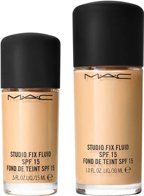 Produktové foto make-upu MAC Studio Fix Fluid SPF 15 na pleť, zvýrazňujúce matný finiš