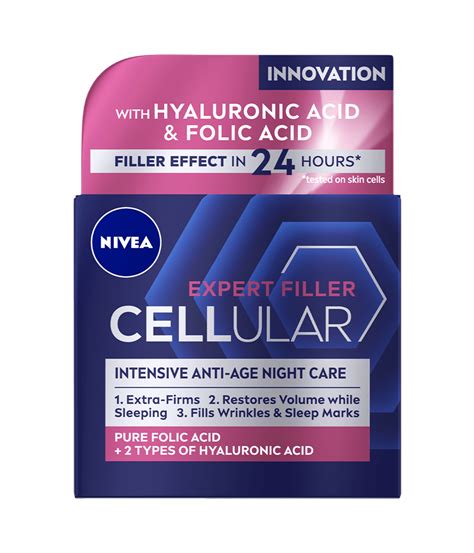 Tematická fotografia: sada produktov Nivea Hyaluron Cellular Filler na toaletnom stolíku