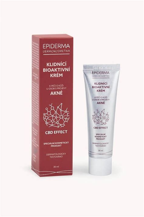 Kolekcia rôznych krémov na suchú pokožku od rôznych značiek.