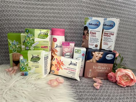 Koláž rôznych produktov na starostlivosť o zaparenú pokožku