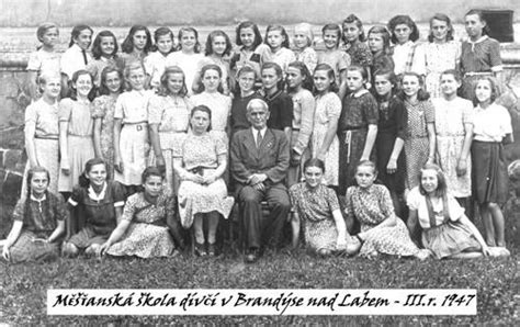 Historické foto francúzskej lekárne alebo ilustrácia raných produktov Mixa