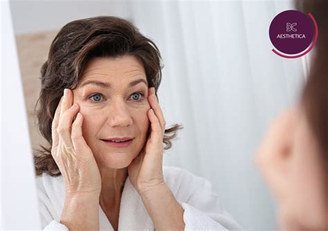 Ilustrácia znázorňujúca správne poradie aplikácie produktov starostlivosti o pleť počas dňa.