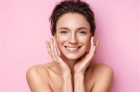 Ilustrácia pokožky s narušenou bariérou a jej obnovou