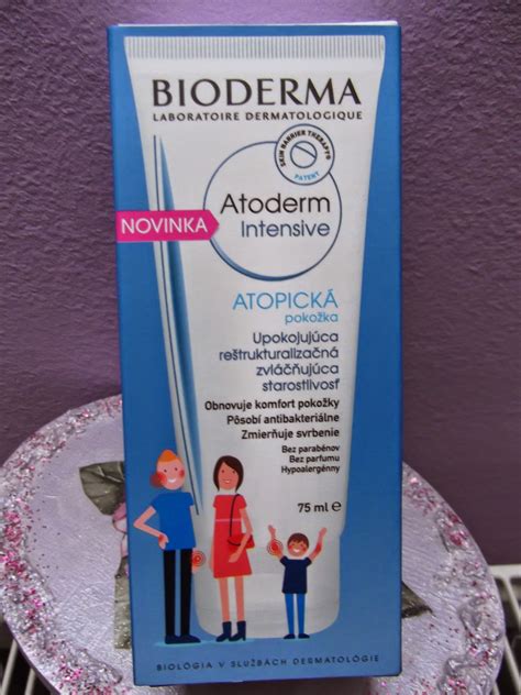 Aplikácia hydratačného mlieka na pokožku s atopickým ekzémom