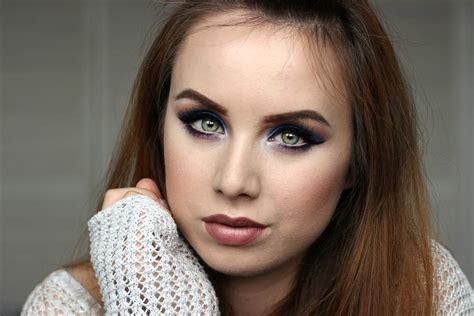 Tematické foto: Žena s krásne nalíčenými očami s linkou a tieňmi