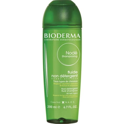 Detail fľaštičky Bioderma Nodé Fluid s dôrazom na priehľadnosť obalu