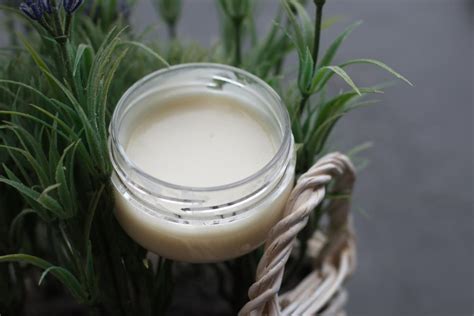 infografika s kľúčovými zložkami pre mastnú pleť (zinok, salicylová kyselina, aloe vera)