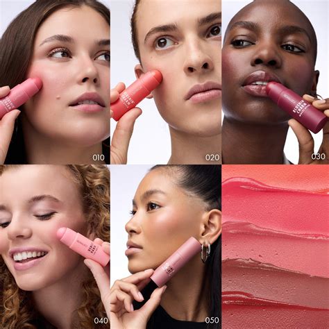 Koláž rôznych typov rúžov: v tyčinke, tekutý, hydratačný, zväčšujúci.